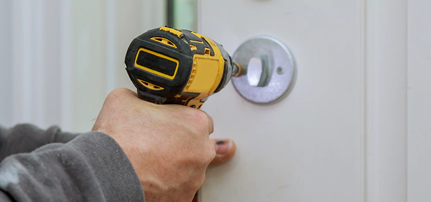 Street Locksmith For Smart Lock Repair in Montebello, CA